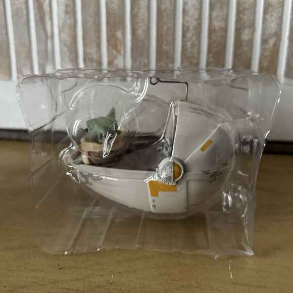 Hallmark Keepsake Ornament 2020 The Child Star Wars the Mandalorian Movie - Picture 8 of 9